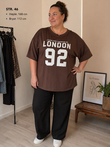 London bomulds T-shirt er sigensgaard egen og fåes i flere farver og 2 størrelser ren bomuld 