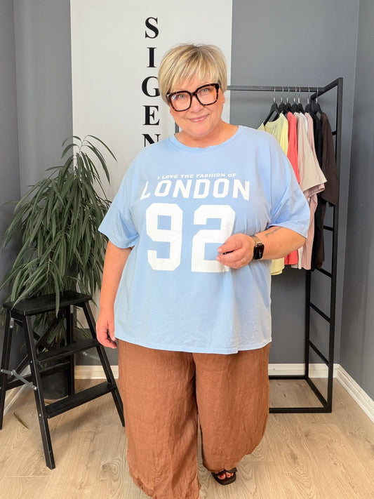 London bomulds T-shirt er sigensgaard egen og fåes i flere farver og 2 størrelser ren bomuld 