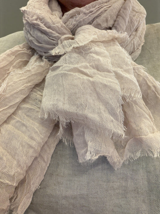 Viskose lone tørklæde her ses det i sand farvet.