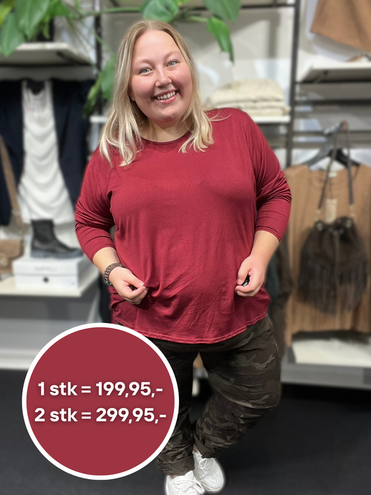 tilbud på 2 stk t-shirts til 300 kroner. Det er Betty t-shirten, en nyhed fra Sigensgaard til plus pigerne.