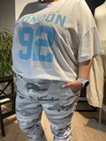 Den populære Lotte buks, nu med mere plads op over mave og numse. Den er til dig som fylder godt opover og gerne vil ha' lidt ekstra plads til dine lår.

Buksen er perfekt til plus size kvinden som elsker en camouflage buks med en god mængde stræk. 