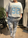Den populære Lotte buks, nu med mere plads op over mave og numse. Den er til dig som fylder godt opover og gerne vil ha' lidt ekstra plads til dine lår.

Buksen er perfekt til plus size kvinden som elsker en camouflage buks med en god mængde stræk. 