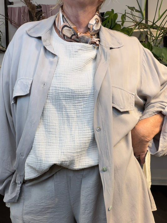 “Rummelig Lulu skjorte i 100% viskose designet til plus size. findes i mange farver