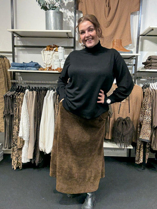 Luna plussize maxi nederdel i A-facon med elastik i livet – fås i tre flotte efterårsfarver.