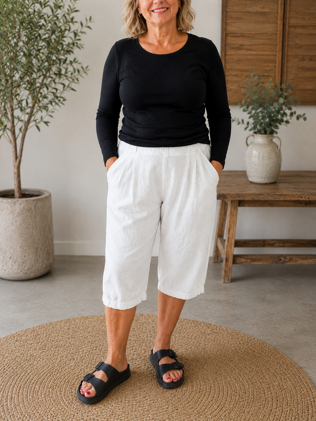 Manne shortsen er en lækker blandingsshorts, som er god til dig som er mellem en str. 42 og 48. De er virkelig behagelige at ha' på. 

Billedet er genereret vha. AI-teknologi for at vise shortsen på en person. 