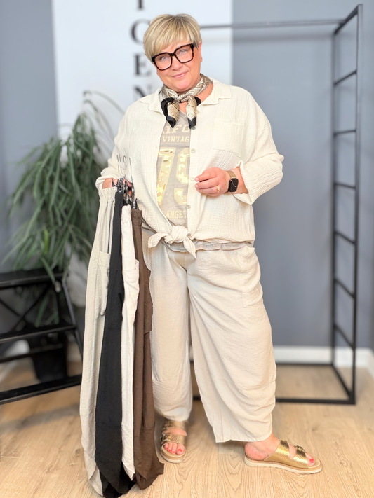 Molly stumpebuksen, den fås i 4 flotte farver, her har Anette den på i den smukke beige. Den er i øvrigt på størrelser, fra en str. 40 op til en str. 56.