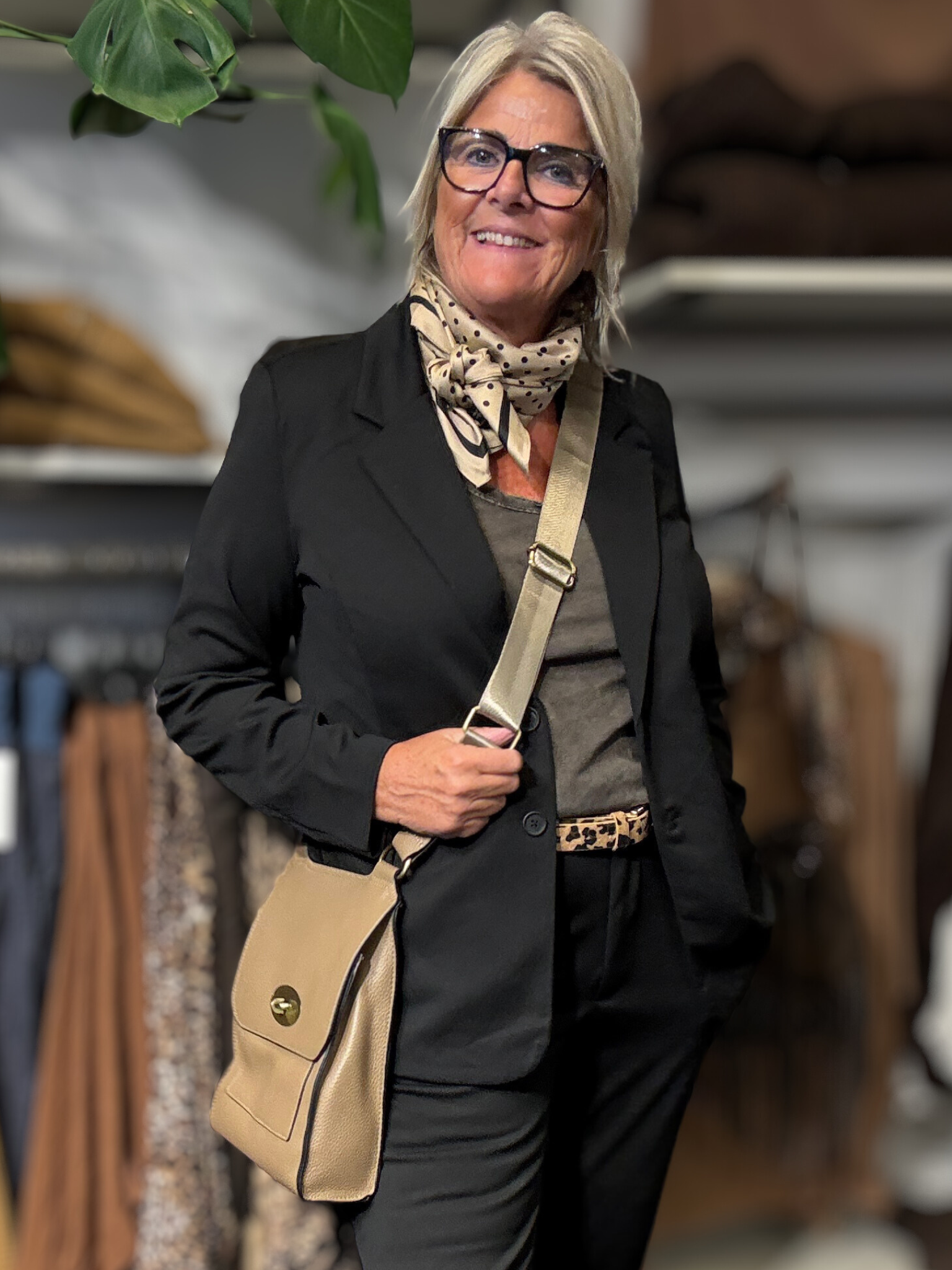 Molly taske som findes i mange farver, flot, billig og sidder perfekt når den bruges som crossover sigensgaard.dk