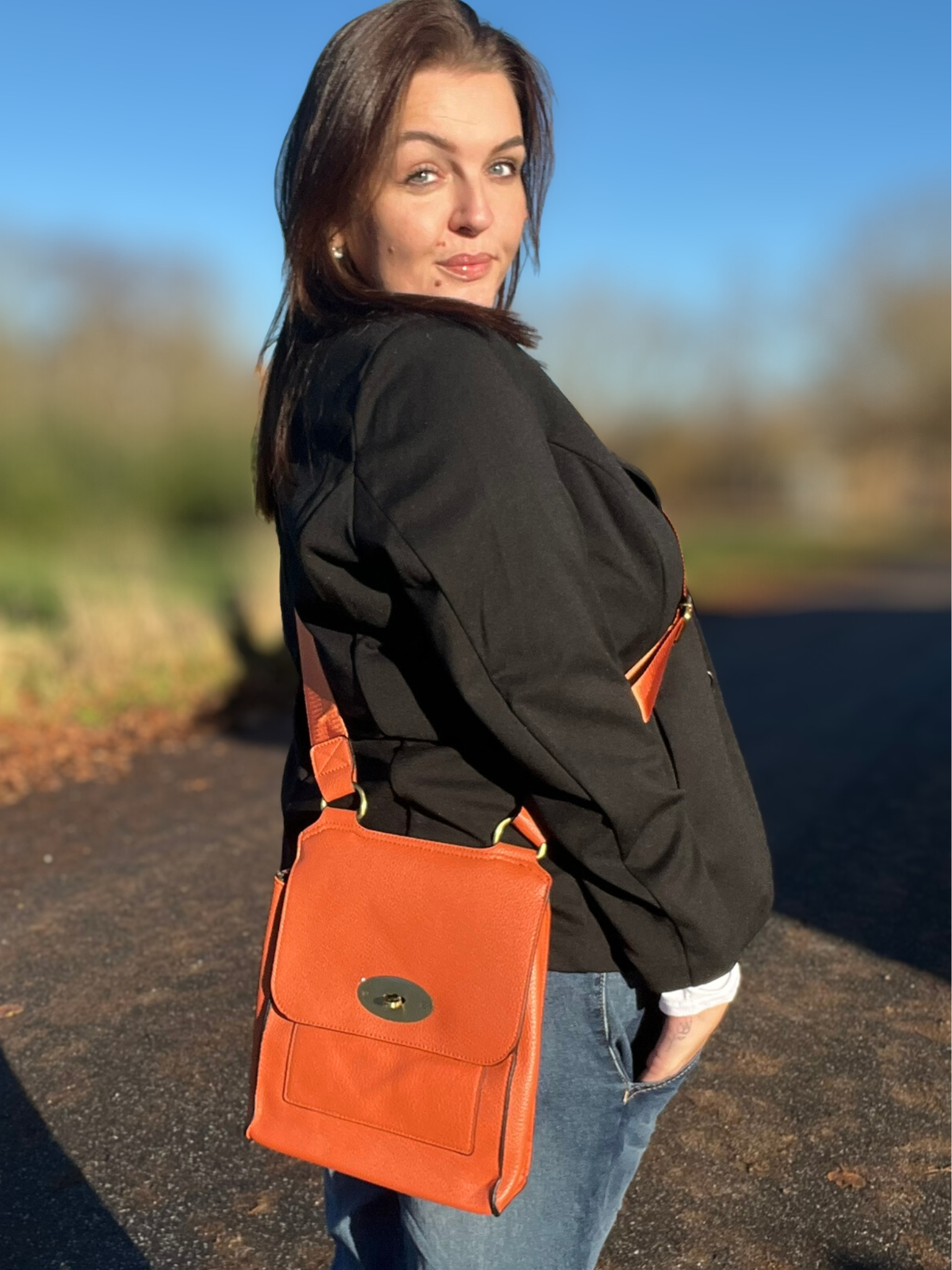 Molly taske som findes i mange farver, flot, billig og sidder perfekt når den bruges som crossover sigensgaard.dk