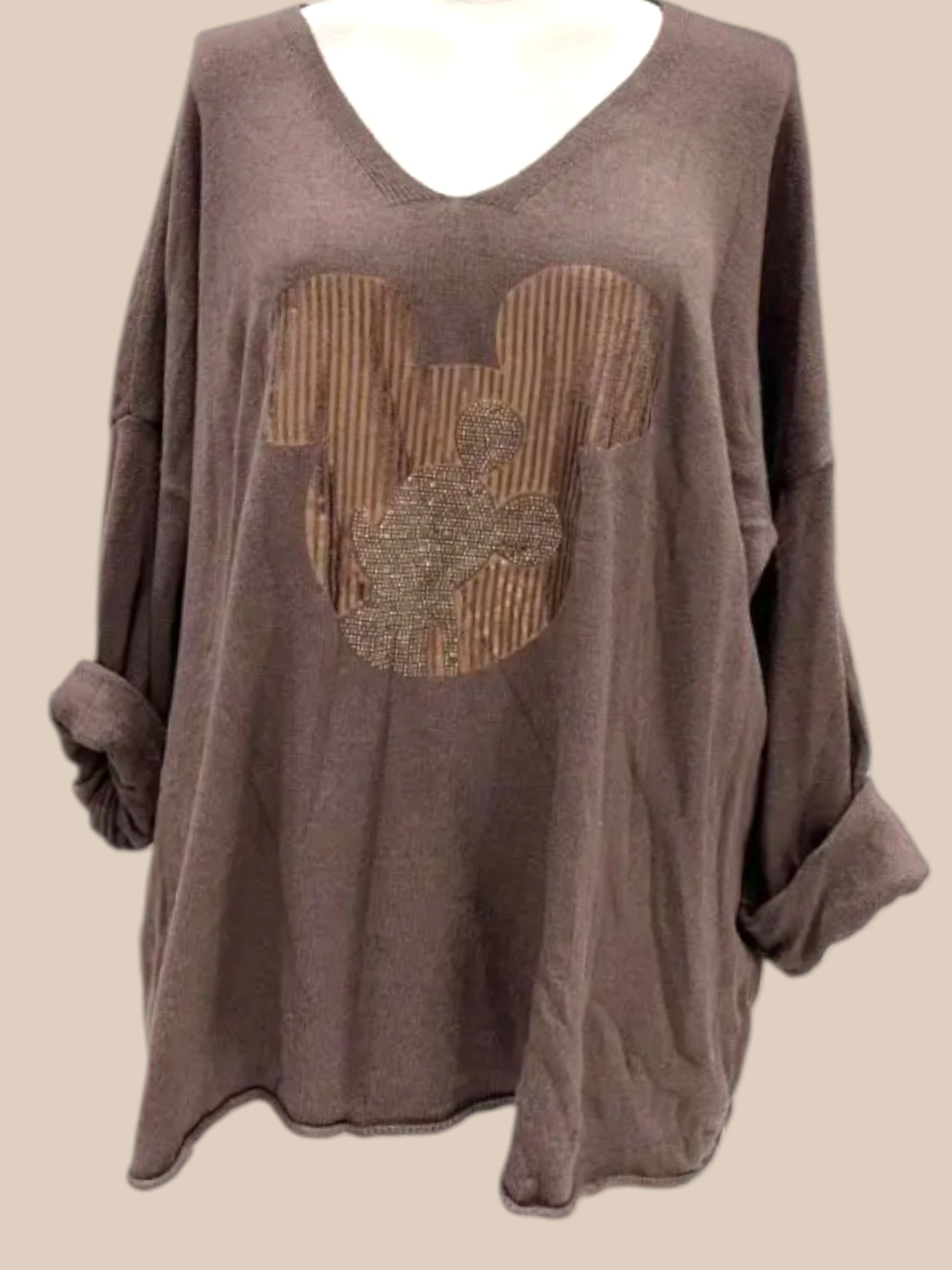 Mickey plussize strik pullover denne er i brun men findes i 3 flotte farver.