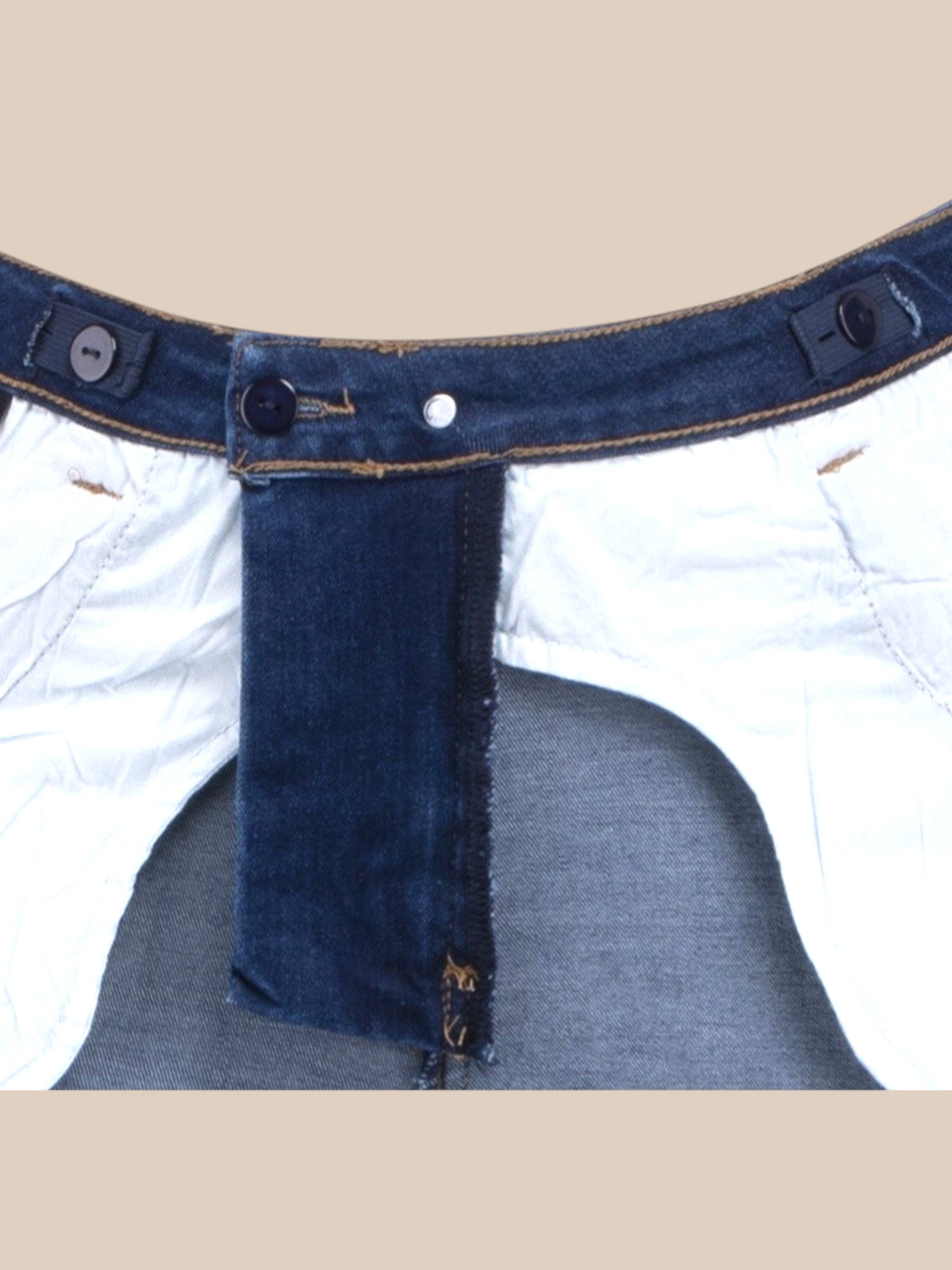 Adia-jeans med høj talje og let stræk, designet til plus size kvinder for optimal komfort, smigrende pasform og bevægelsesfrihed.
