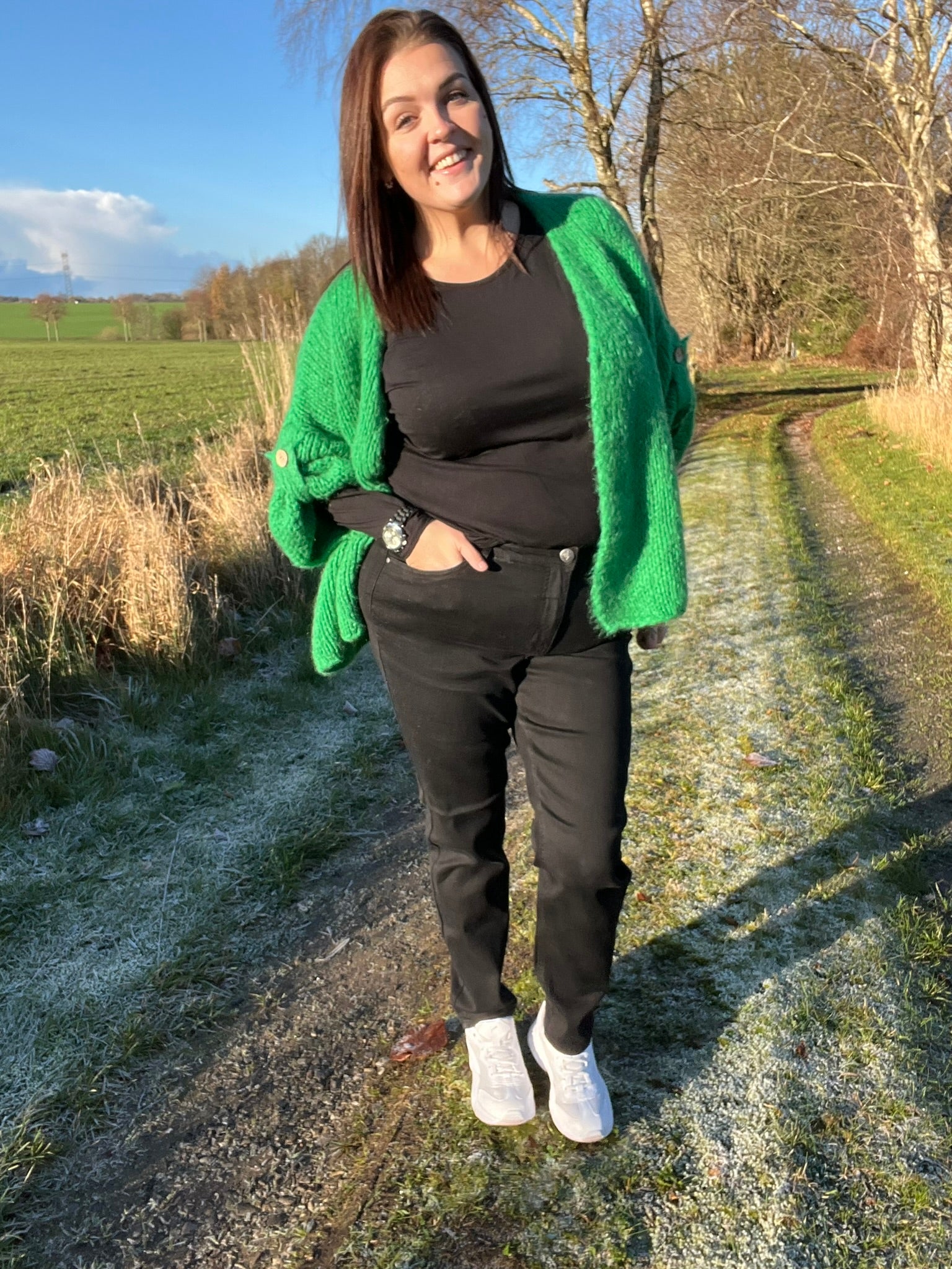 Adia-jeans med høj talje og let stræk, designet til plus size kvinder for optimal komfort, smigrende pasform og bevægelsesfrihed.