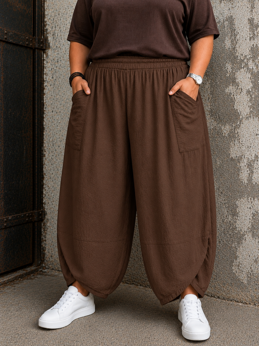 ### Alt-tekst til webshop – Molly Plussize buks

**Molly Plussize buks i let strukturvævet kvalitet med elastik i taljen og store udenpåsyede lommer. Bukserne har en rummelig ballonfacon, som smyger sig flot om kroppen og giver et moderne udtryk. Den bløde kvalitet og den behagelige pasform gør dem perfekte til både hverdag og afslappede outfits. Style dem med Molly blusen eller en enkel T-shirt for et stilrent look. Fås i plus size.**
