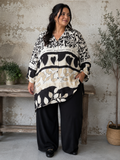 Smart printet skjorte til plus size kvinden der ønsker en brugbar skjorte, som er anvendelig både åben og lukket.