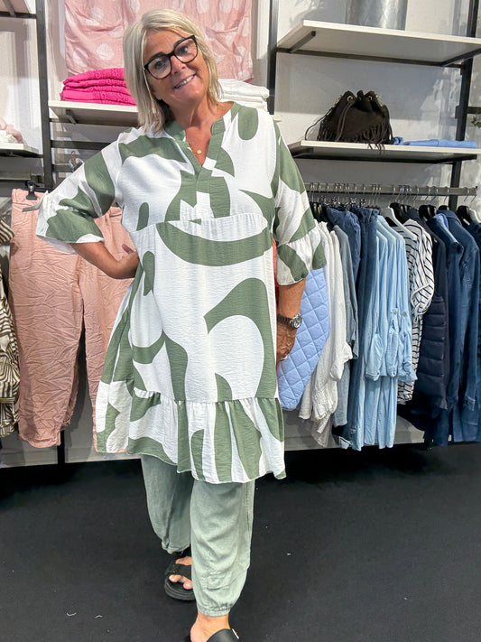 Plussize tunika nikoline i grøn fra sigensgaard.dk