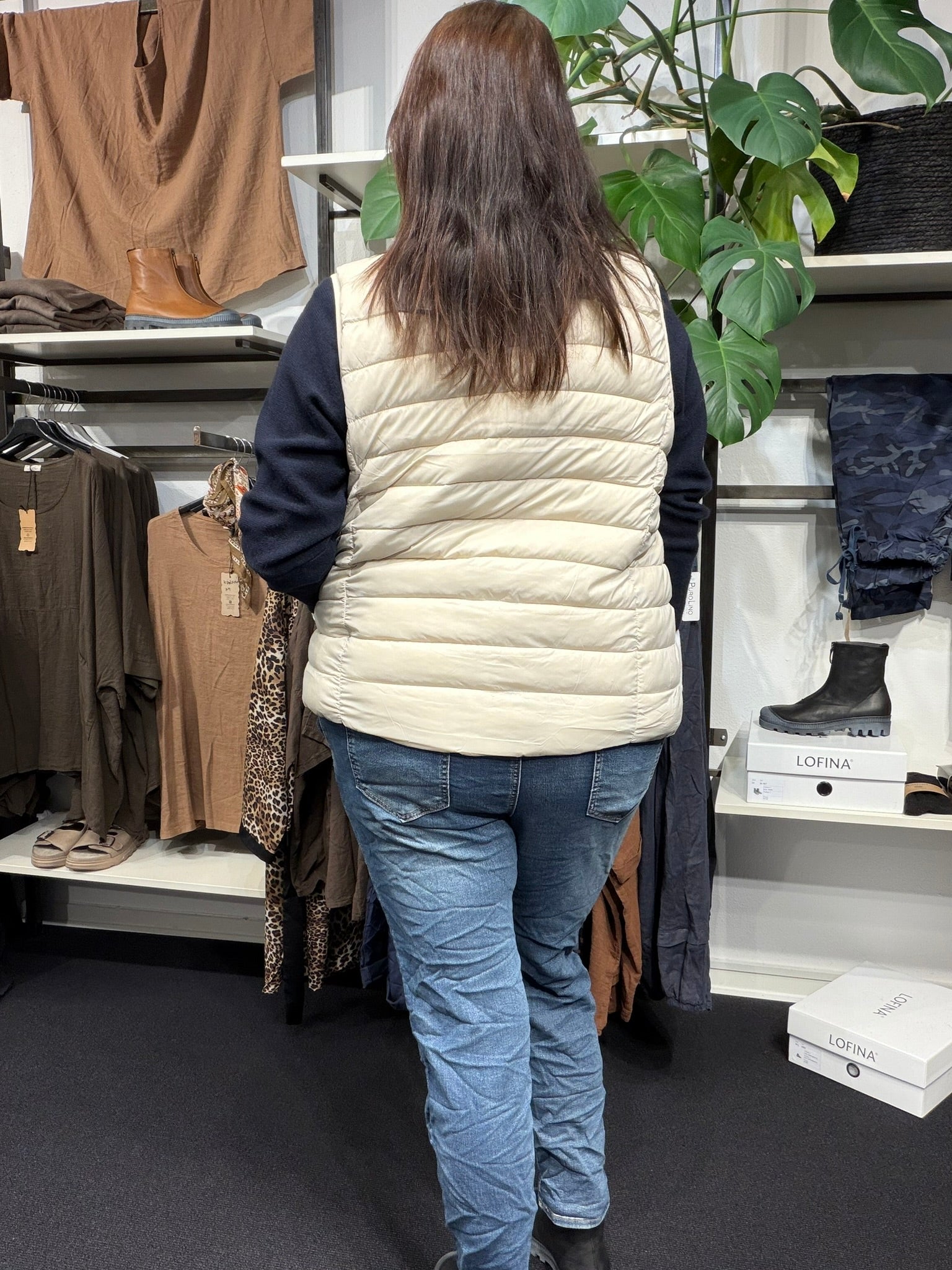 Blød quiltet vest, til plus pigerne, den er let og lækker at have på, og så er den perfekt til lag-på-lag sæt.