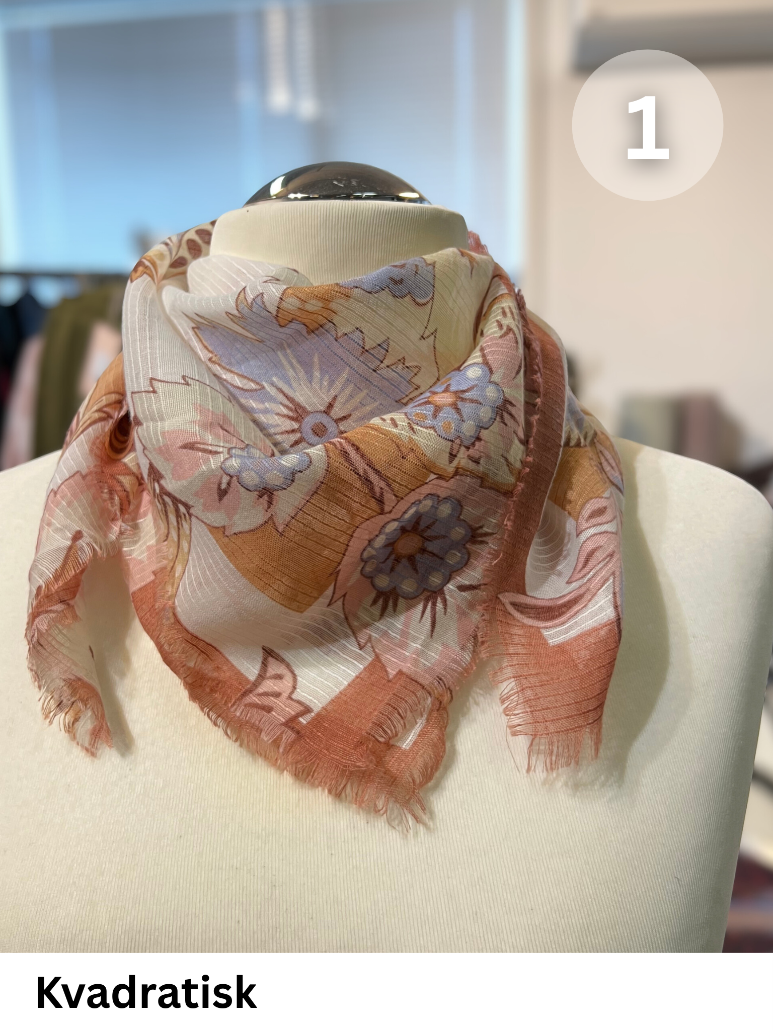 Olivia tørklædet i 100% polyester er en række tørklæder i forskellige designs. De er lavet til at tilføre en smule mere farve og spil til dine outfits.