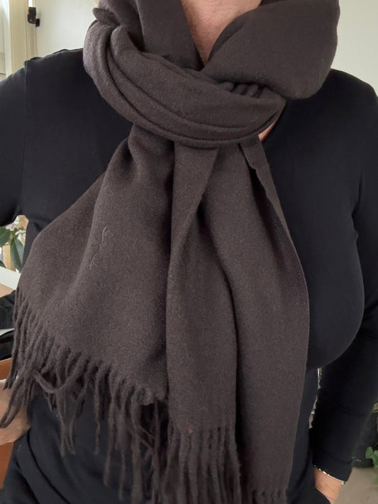 Smukke pasmina tørklæder dette er i brunt og det findes i mange flotte farver hos Sigensgaard.dk