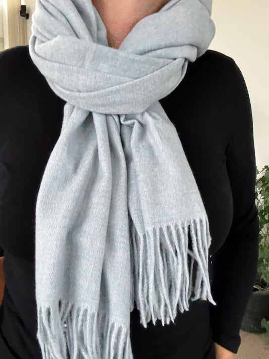 Bløde og smukke pasmina tørklæder dette er i duset blå men det findes i mange forskellig farver.