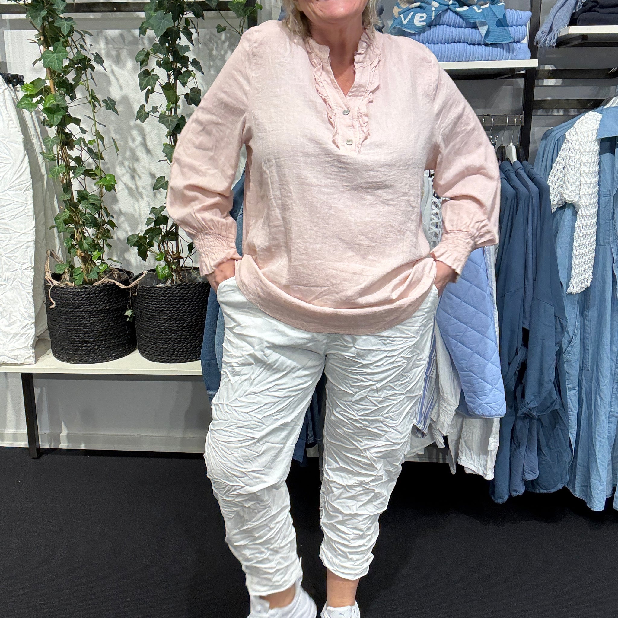 Plus-size-skjorte-Hanna-h_r-skjorte-i-rosa som er til plussize