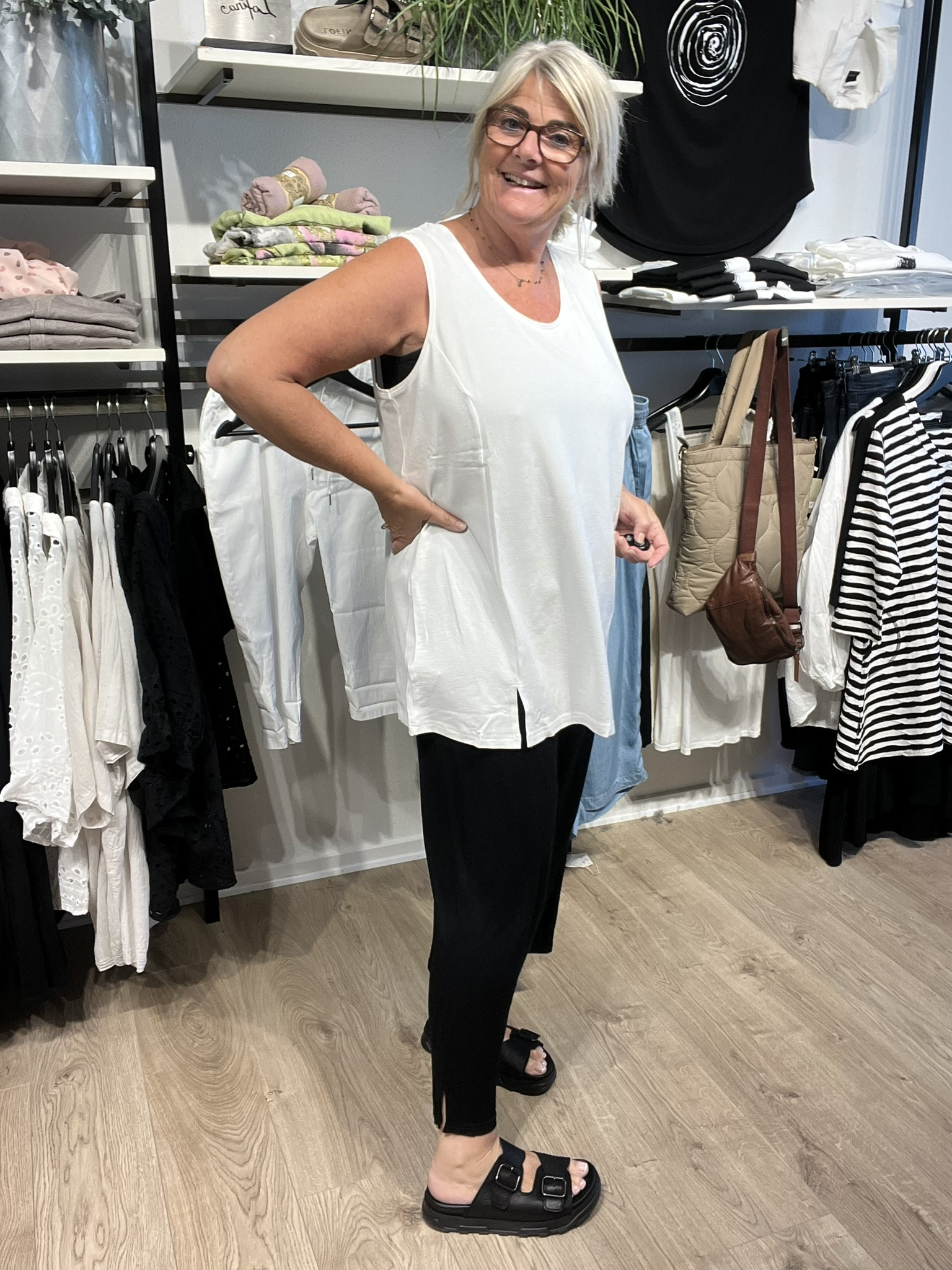 Opgrader din garderobe med en top, du vil bruge igen og igen. Bestil Plussize Birte Top online i dag og oplev en plussize top, der virkelig er lavet til dig.