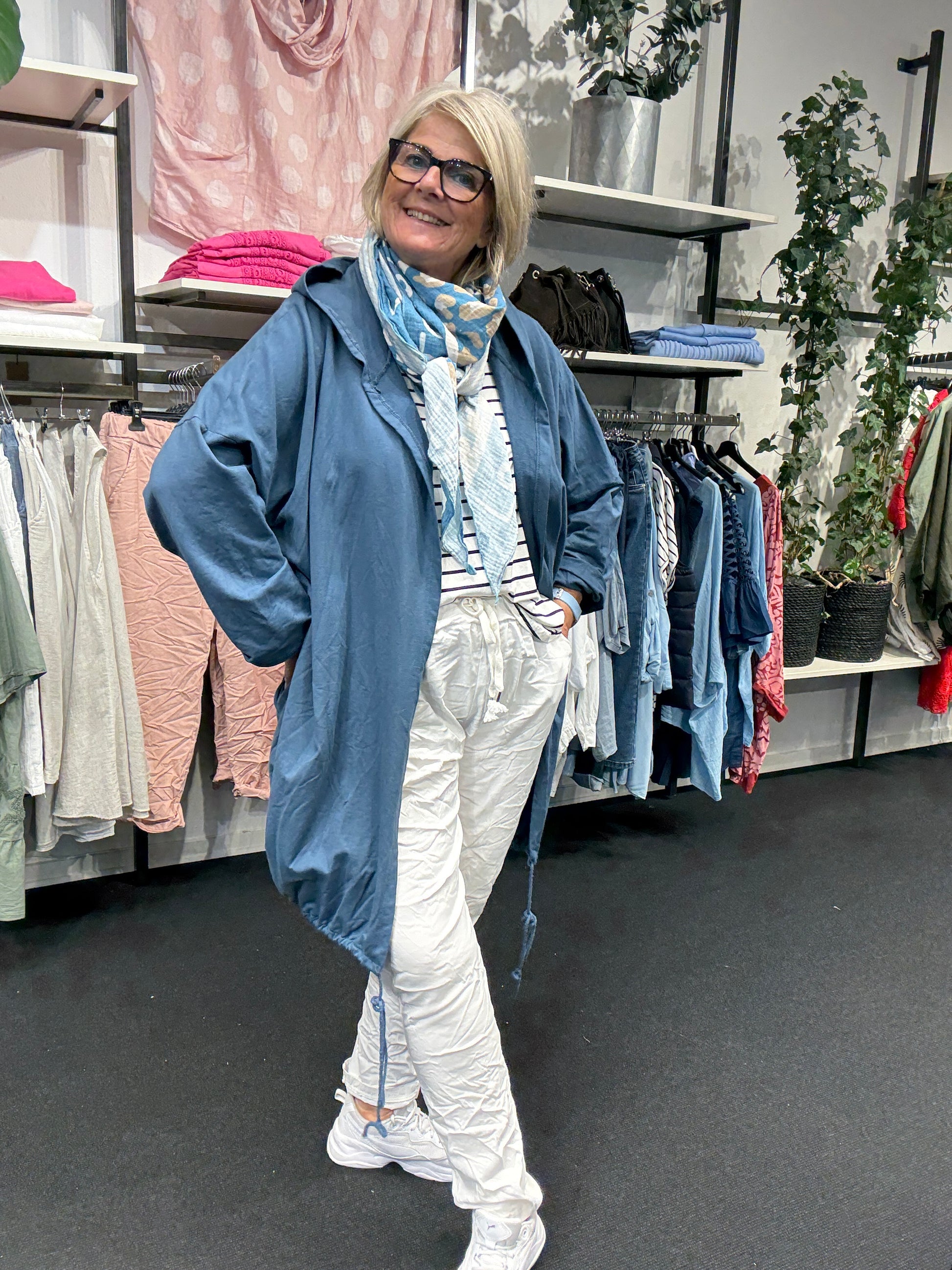 Plus size Charlotte cardigan som findes i mange farver plussize fra sigensgaard.dk