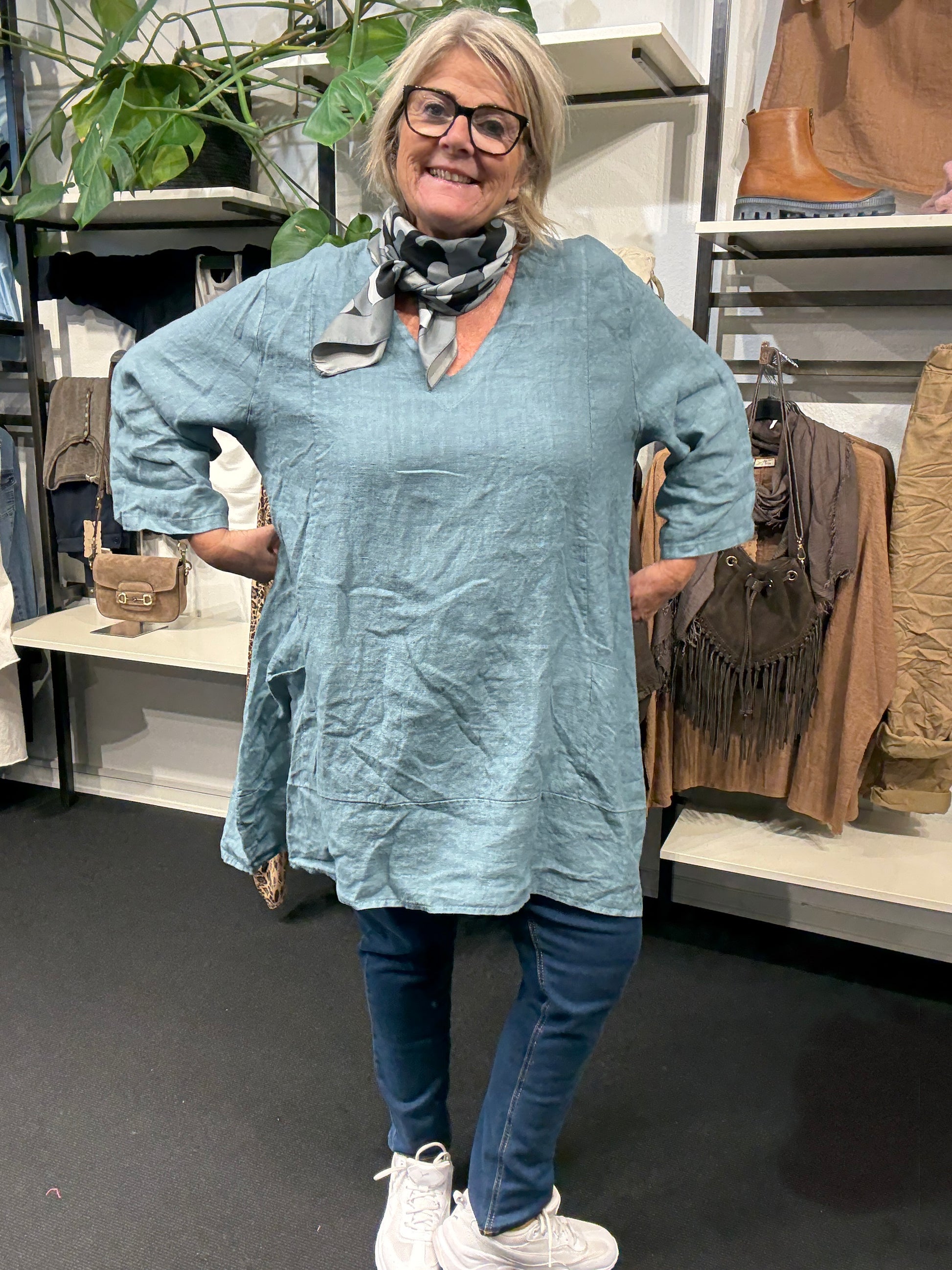 Hannelora hørtunika i den smuke blå farve men findes i flere farver Sigensgaarddk plussize