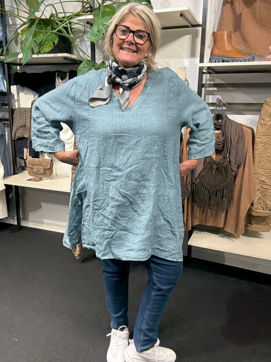 Hannelora hørtunika i den smuke blå farve men findes i flere farver Sigensgaarddk plussize