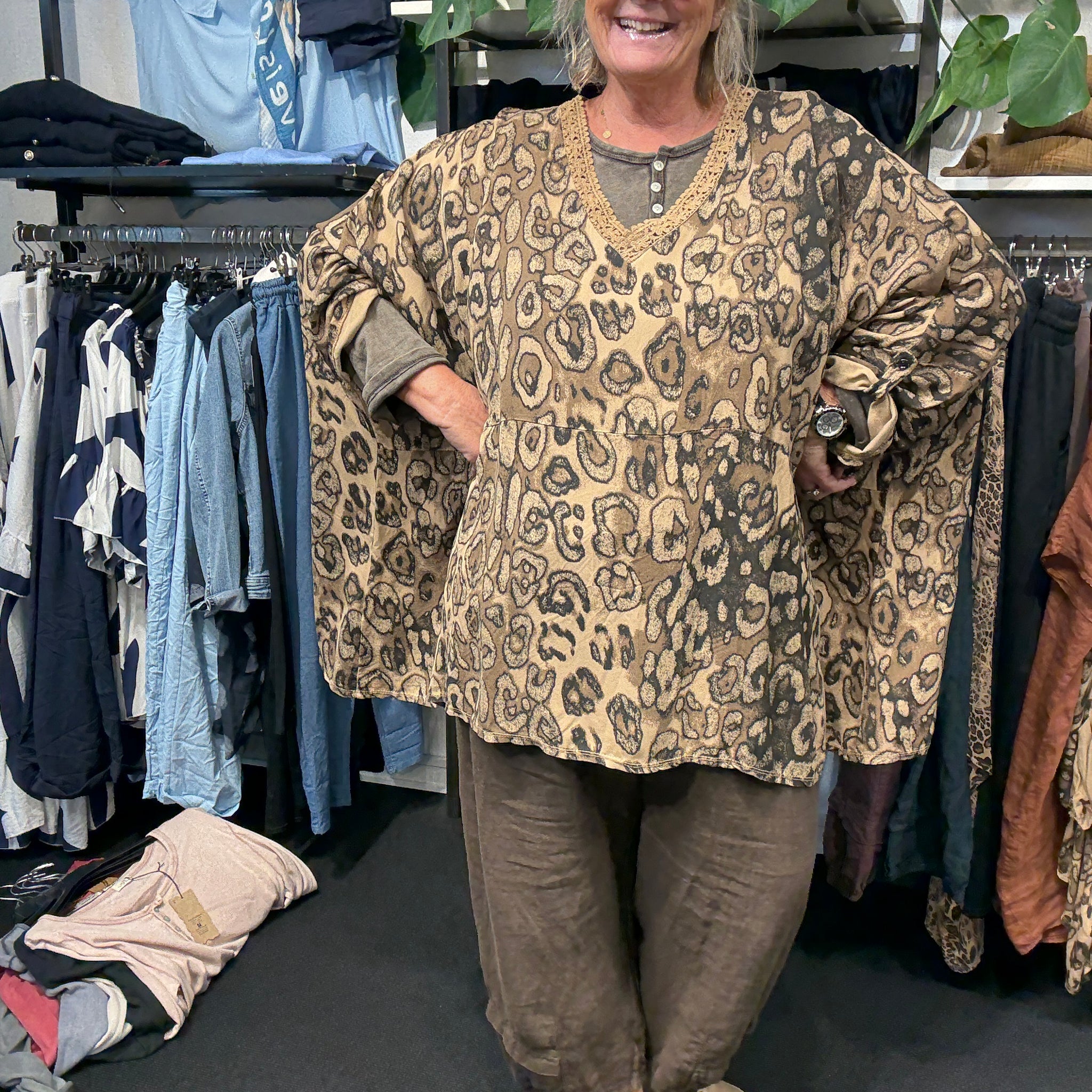 Sigensgaard .dk plussize tove viskose tunika i camel.