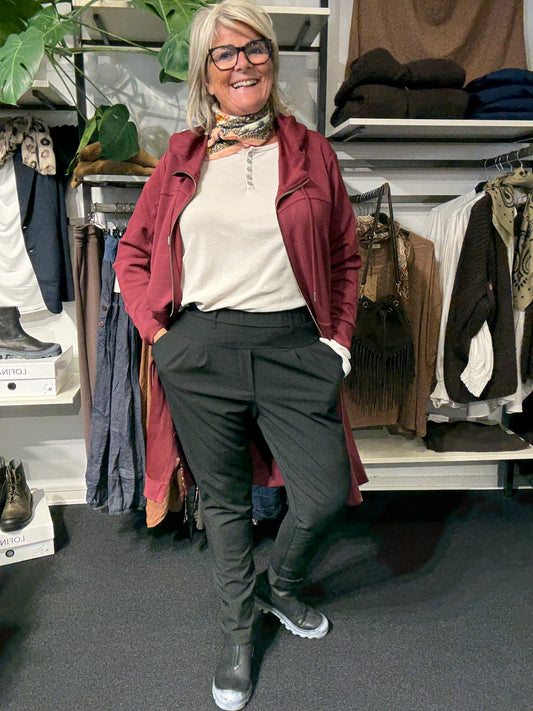 Jia plus size buks dejlig plads over mave og med de smalle ben.