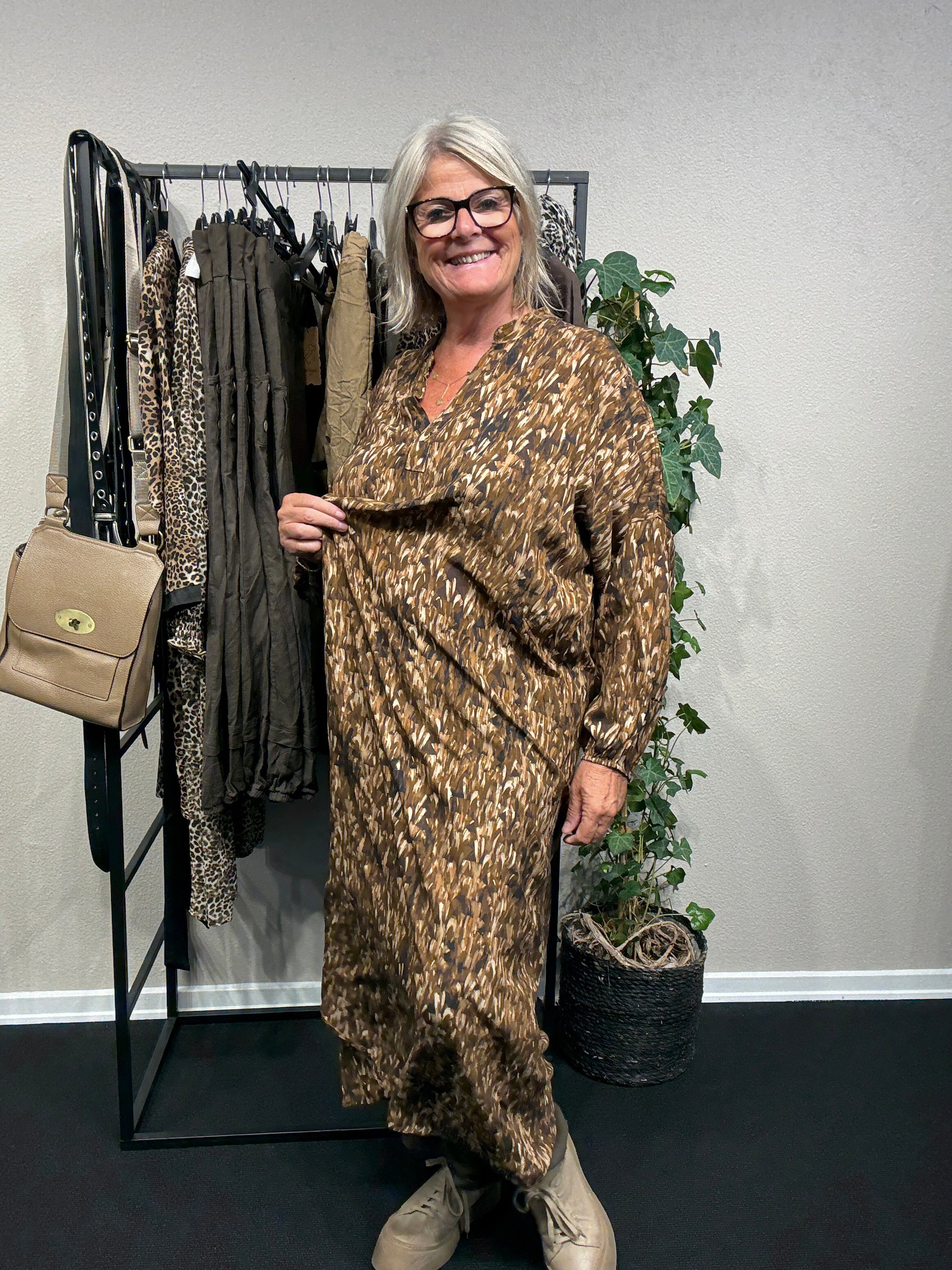 Lang plussize kjole stine som er fra Sigensgaard.dk