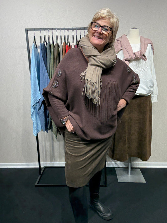 "Lizzy plussize fløjlsnederdel til kvinder med kurver – kort model i blødt fløjl, designet til en smuk og komfortabel pasform.