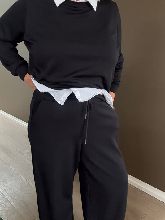 Sabina 2 buks er en skøn plussize buks i den blødeste facon,lang  ben og løs i talje.