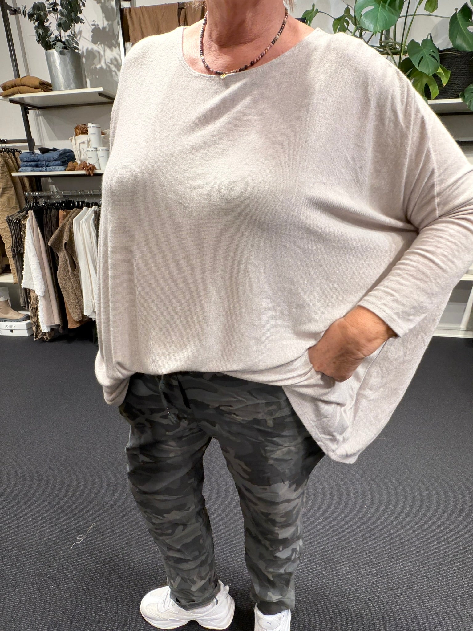  "Ebba strikbluse i blød, struktureret kvalitet med afslappet pasform overize tynd strik bluse som vi ofte har i mange farver