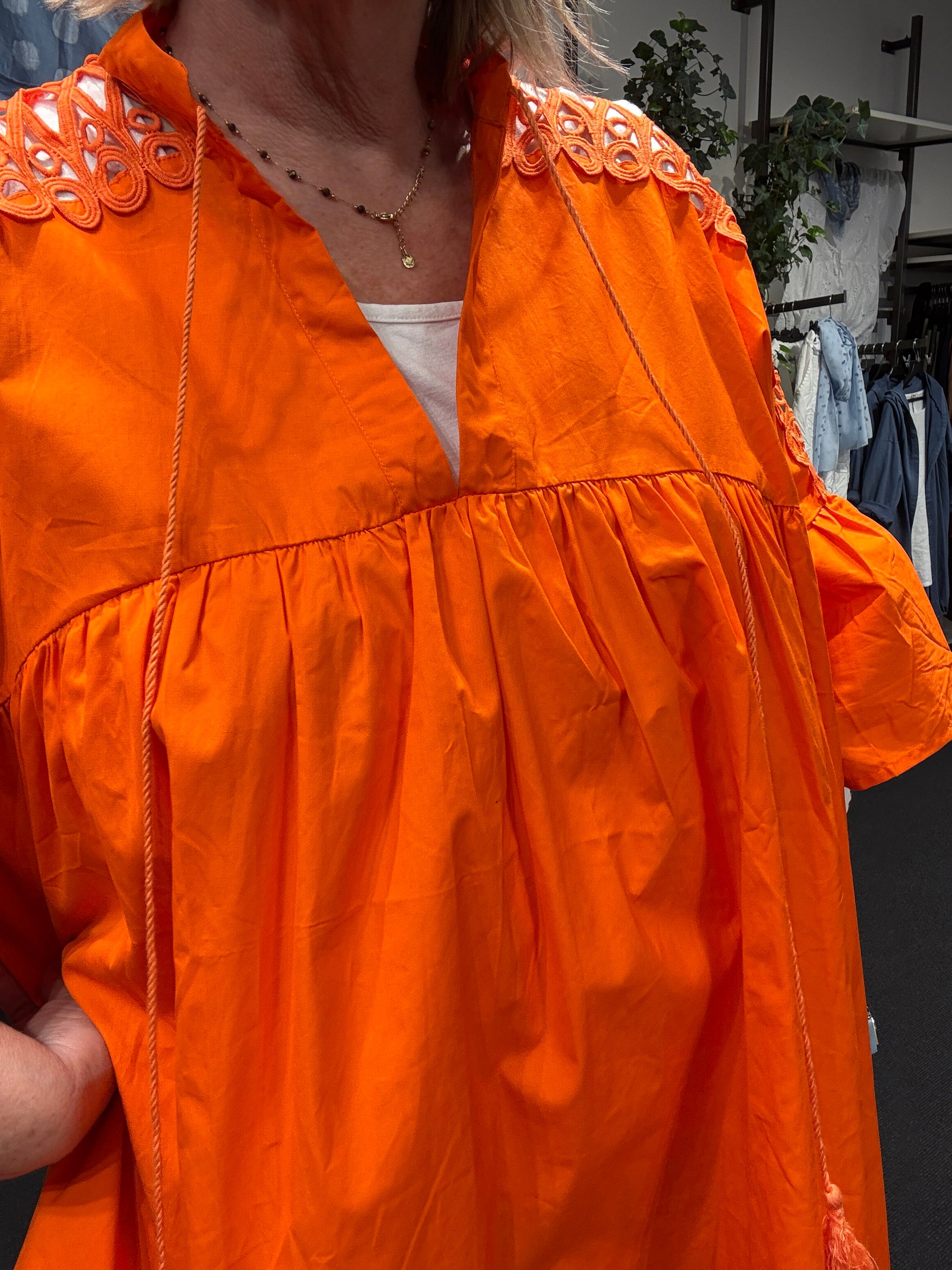 orange bomuld tunika til pluspiger fra sigensgaard