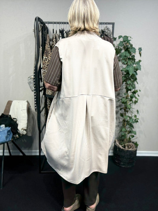 Plussize tulipan vest fra sigensgaard.dk