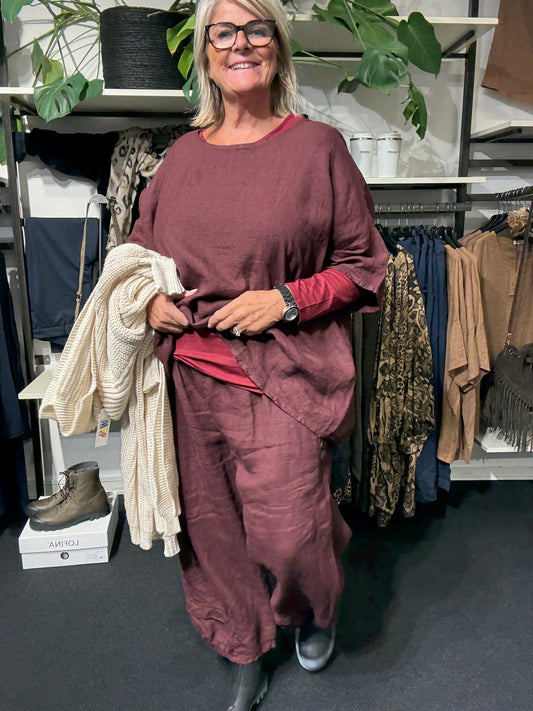 “Linda hør-tunika til kvinder – let og åndbar tunika i 100% hør med afslappet pasform, perfekt til  hverdagsbrug.” eller fest.