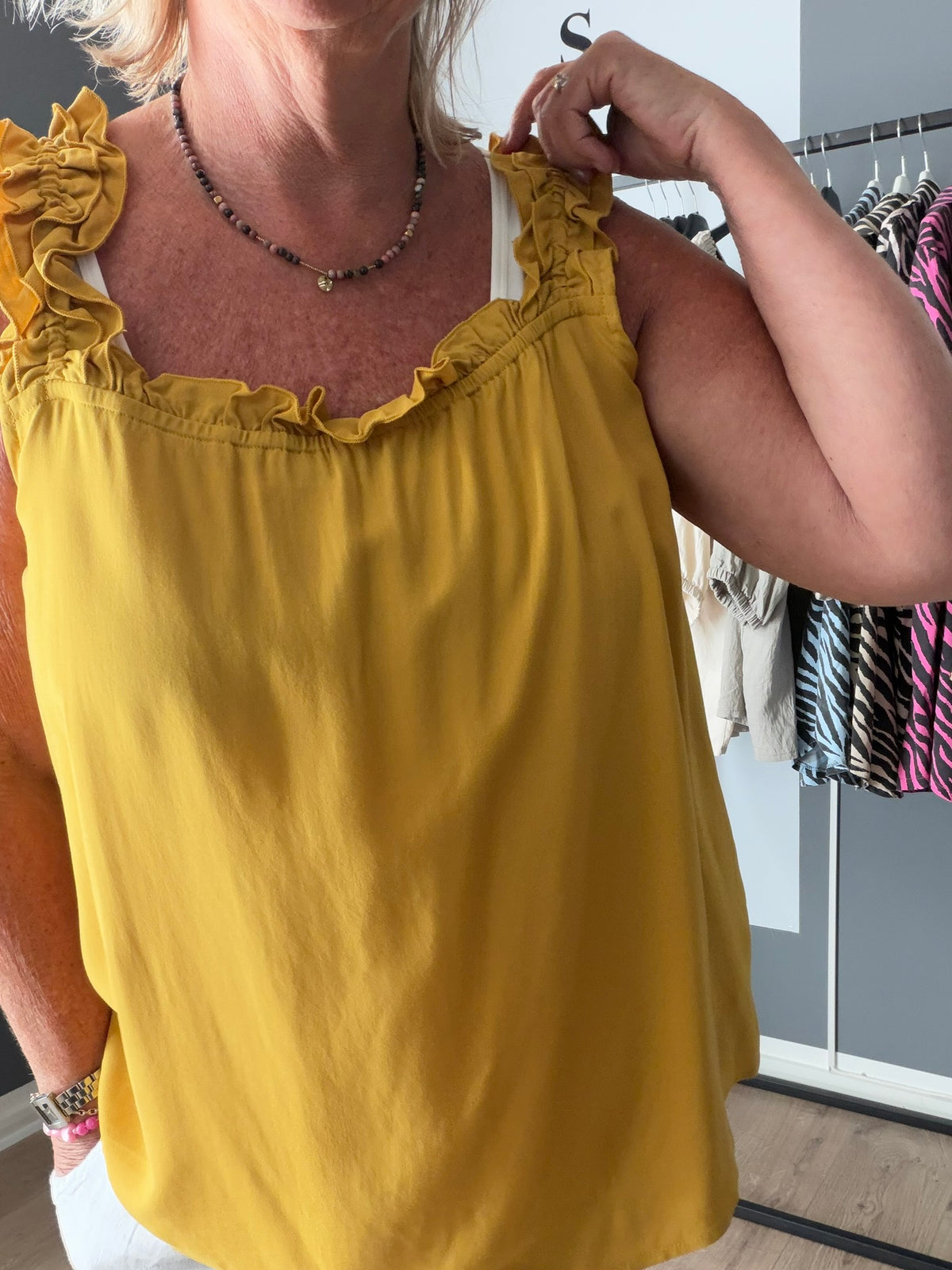 sia 41 plussize top i både honey og sort