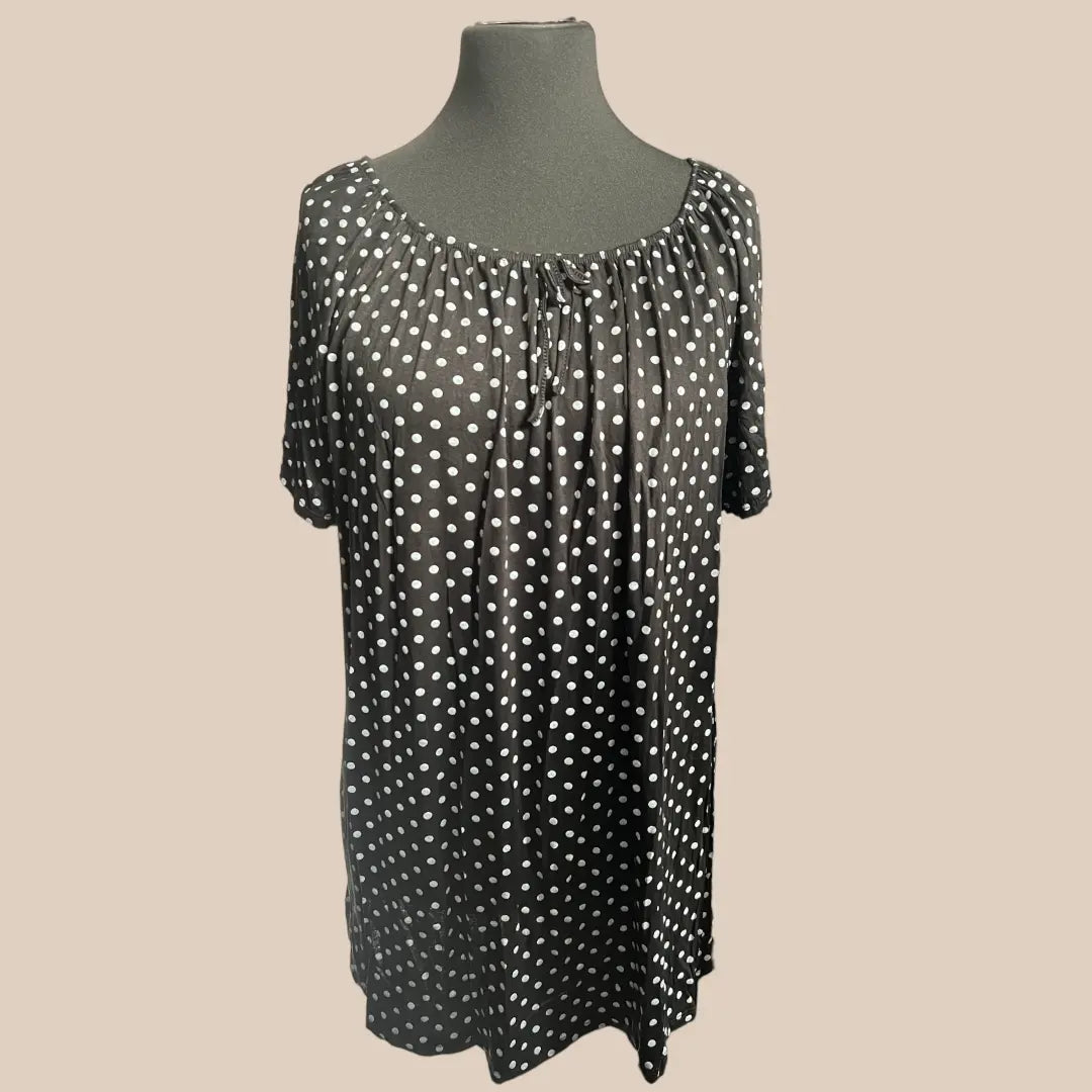 Prik plus size tshirt i sort som er fra Sigensgaard.dk