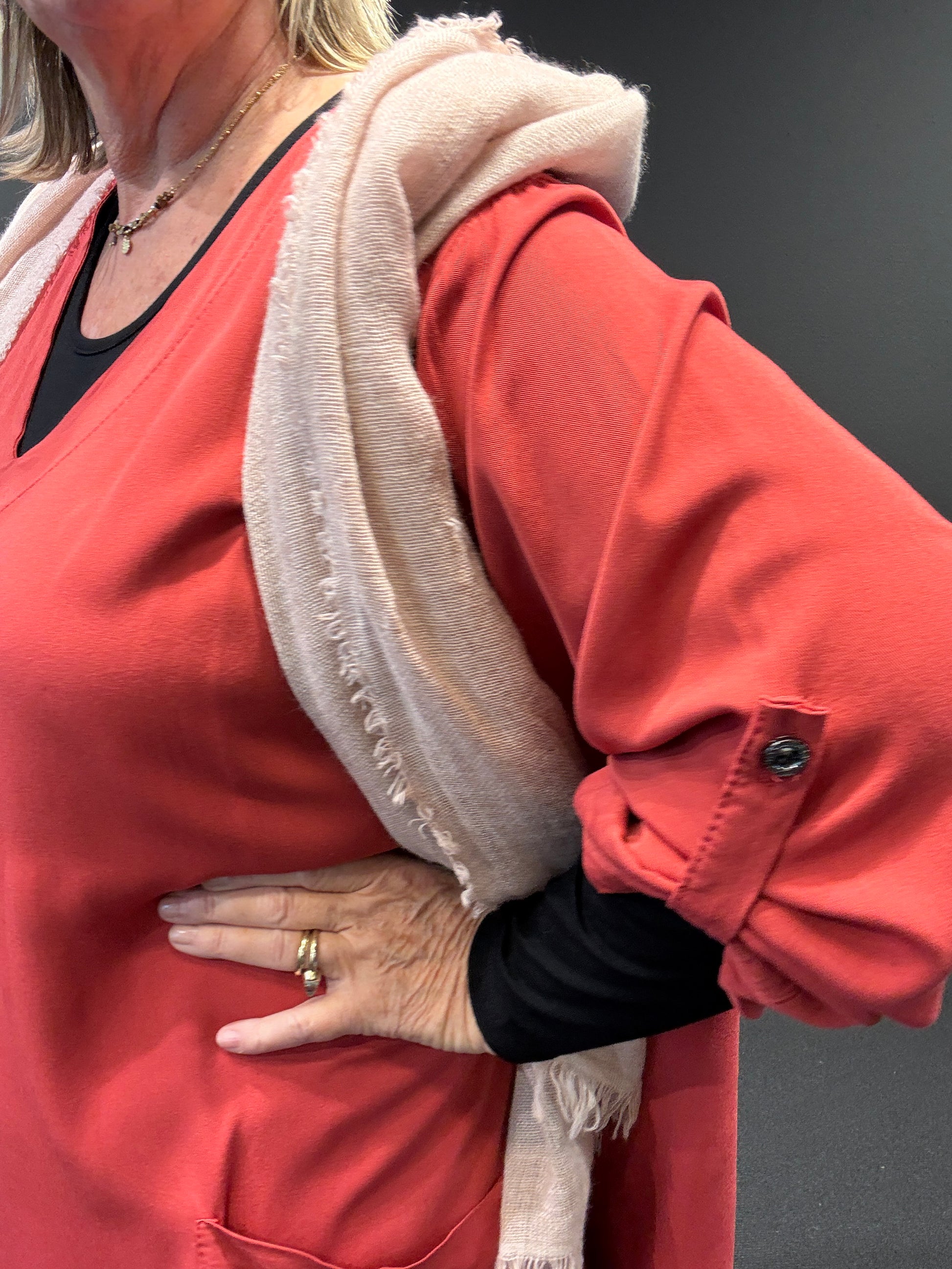 Kirsten plussiz kjole i a-facon i flot pasform dejlig blød kvalitet,Kirsten fåes som regel i flere farver da denne er en facon vi har året rundt.