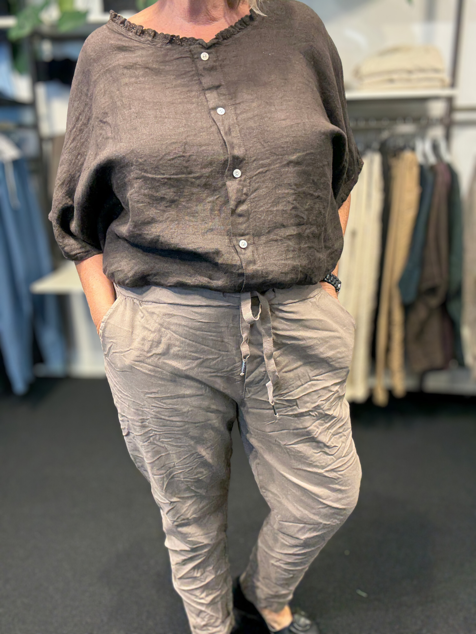 Plus size rosa hyggebuks er en af vores bestsellers og findes altid i mange farver. Sigensgaard.dk