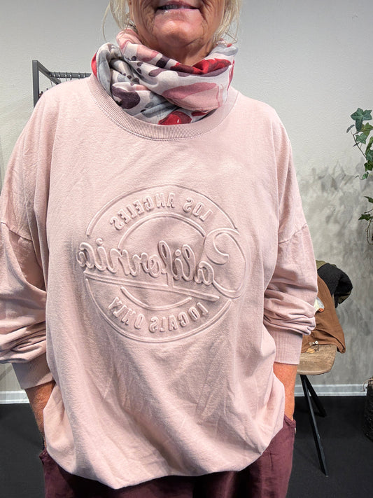 Lækker plus size bomuldssweatshirt som findes i mange forskellige farver. Den er dejlig rummelig i facon og kan bruges op til en str. 50+