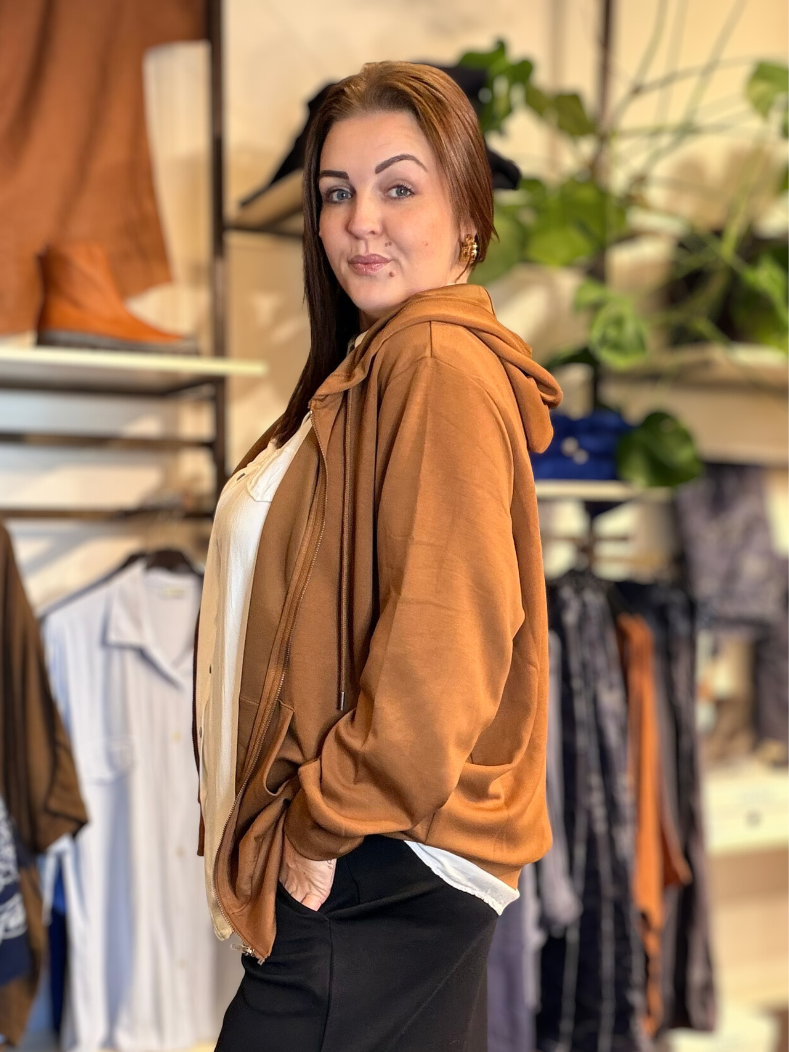 Lækker sweatshirt til plus size kvinden der ønsker ultimativ komfort. Den er fra Wasabi og går op til en str. 58.