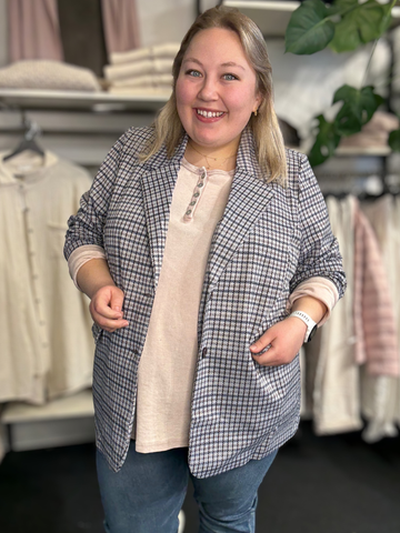 WA-SENADA 1 blazer med klassisk revers, to knapper og houndstooth-print i genanvendt polyester med let stræk.