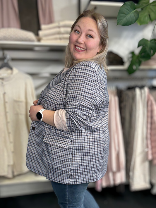 WA-SENADA 1 blazer med klassisk revers, to knapper og houndstooth-print i genanvendt polyester med let stræk.