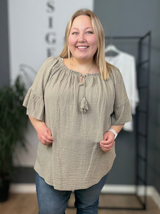 Ella plus size tunika i marine ble-kvalitet. Dejlig plussize bluse fra sigensgaard.dk