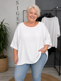 Lækker bomulds t-shirt i ble-kvalitet. Denne er perfekt til sommermånederne hvor der er mange af os plus size kvinder som har det varmt. 

Billedet er genereret vha. AI for at t-shirten kan vises på en person.