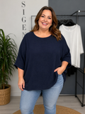 Lækker bomulds t-shirt i ble-kvalitet. Denne er perfekt til sommermånederne hvor der er mange af os plus size kvinder som har det varmt. 

Billedet er genereret vha. AI for at t-shirten kan vises på en person.