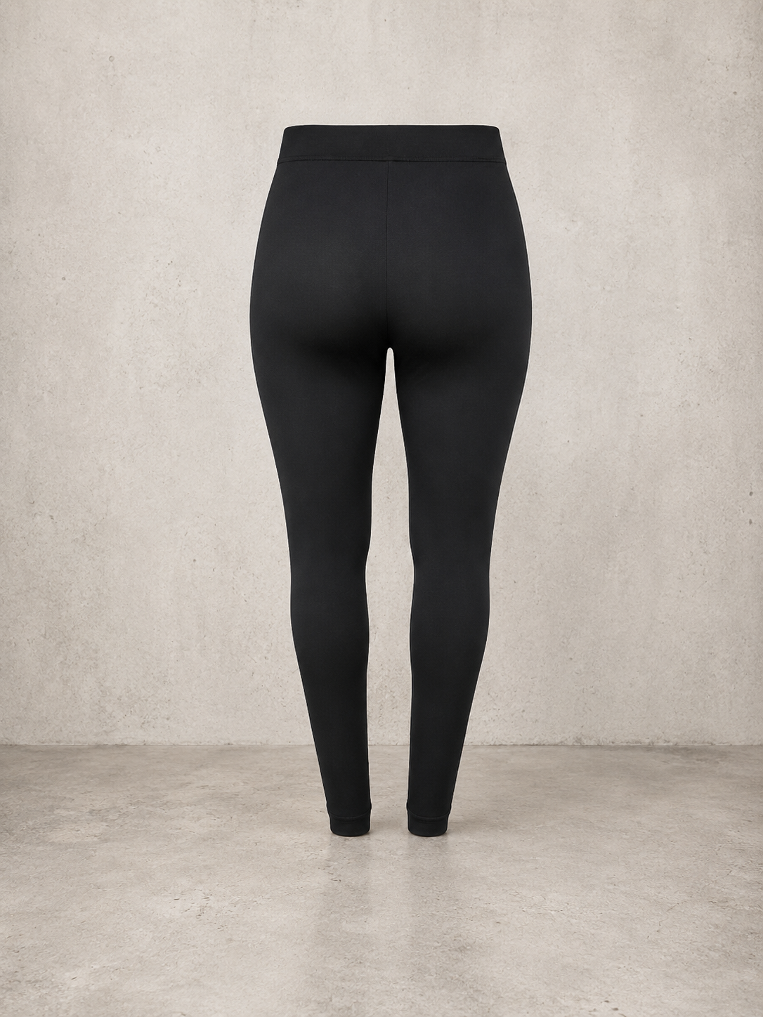 Lækre plus size basis leggings, som er dejligt lange, og findes i fra en str. 42 op til en str. 58.
