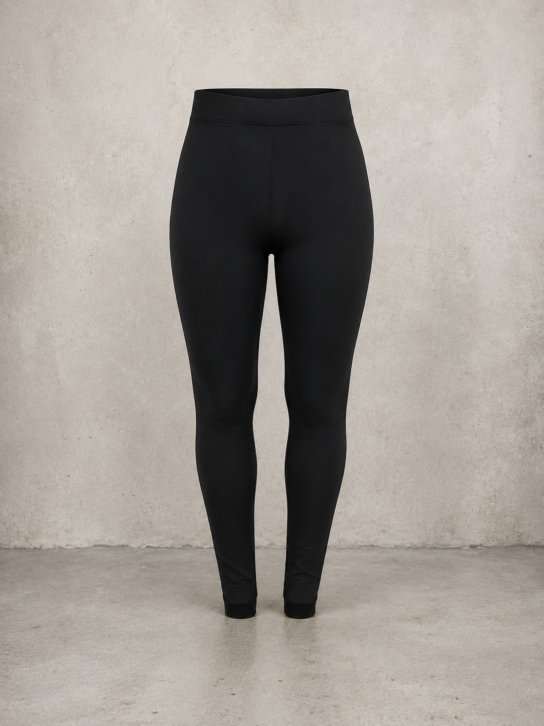 Lækre plus size basis leggings, som er dejligt lange, og findes i fra en str. 42 op til en str. 58.