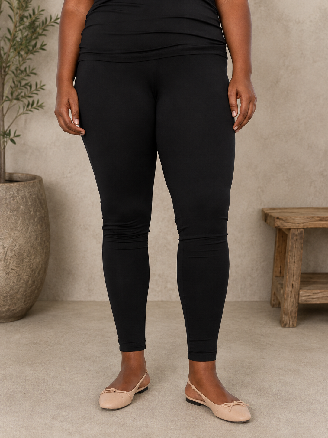 Lækre plus size basis leggings, som er dejligt lange, og findes i fra en str. 42 op til en str. 58.